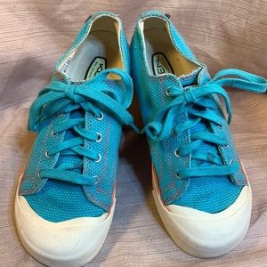 Keen canvas sneakers almost NEW worn once